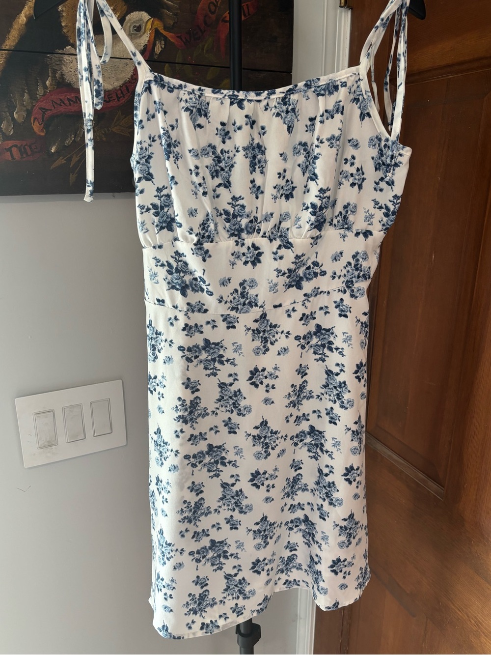 Women’s Small Lightweight Dainty White Blue Floral Tie-Shoulder Dress Like New